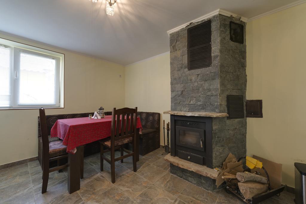 Marinovata Kashta Guest House Veliki Preslav Exterior foto